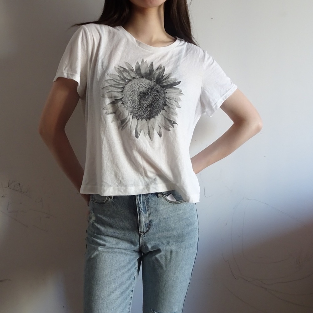 SUNFLOWER TEE